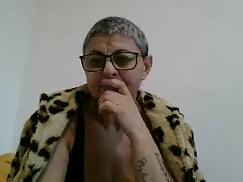Snapshot of roseblak42 chatting on 02/10/25, 03:10 roseblak42 online show from 02/10/25, 03:10