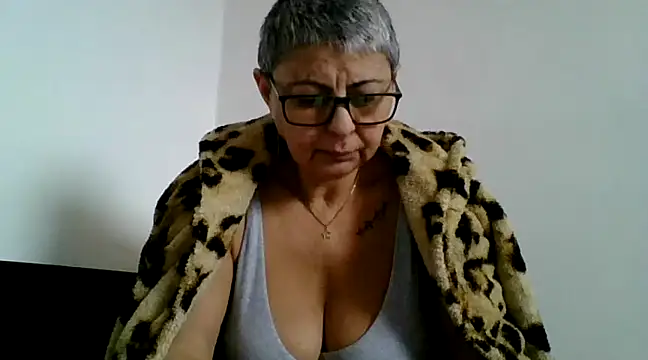 Snapshot of roseblak42 chatting on 02/16/25, 10:21 roseblak42 online show from 02/16/25, 10:21