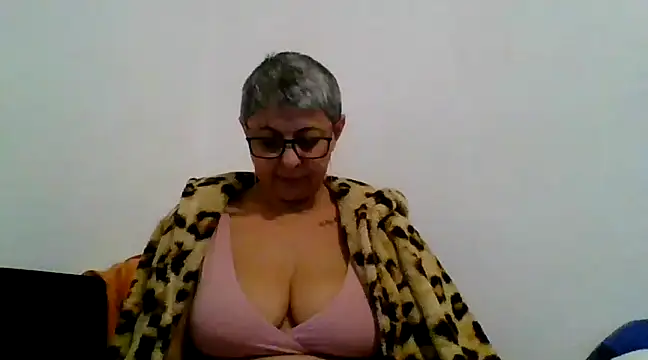 Snapshot of roseblak42 chatting on 02/23/25, 04:57 roseblak42 online show from 02/23/25, 04:57