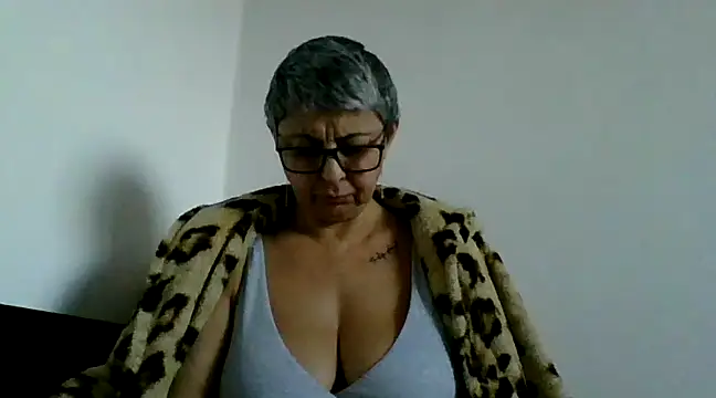 Snapshot of roseblak42 chatting on 03/09/25, 03:27 roseblak42 online show from 03/09/25, 03:27