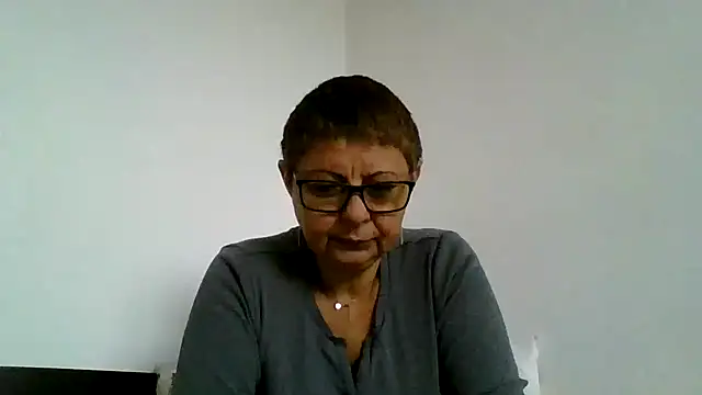 Snapshot of roseblak42 chatting on 10/03/25, 08:33 roseblak42 online show from 10/03/25, 08:33