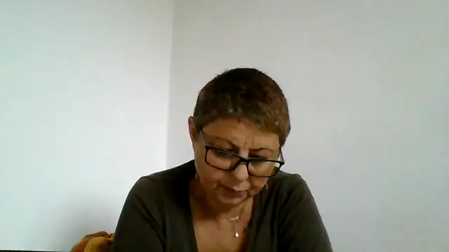 Snapshot of roseblak42 chatting on 10/06/25, 01:52 roseblak42 online show from 10/06/25, 01:52