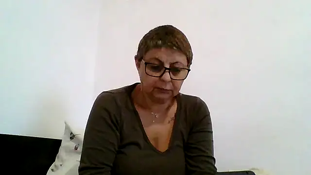 Snapshot of roseblak42 chatting on 10/13/25, 02:39 roseblak42 online show from 10/13/25, 02:39