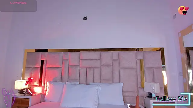 Miss Abigail  online show from 10/17/25, 01:25