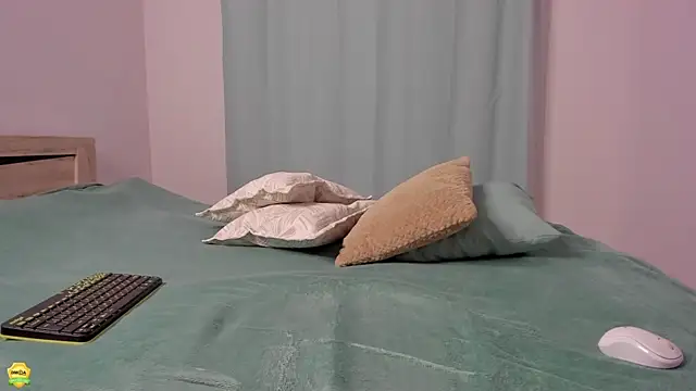 me   ow online show from 12/06/24, 03:22