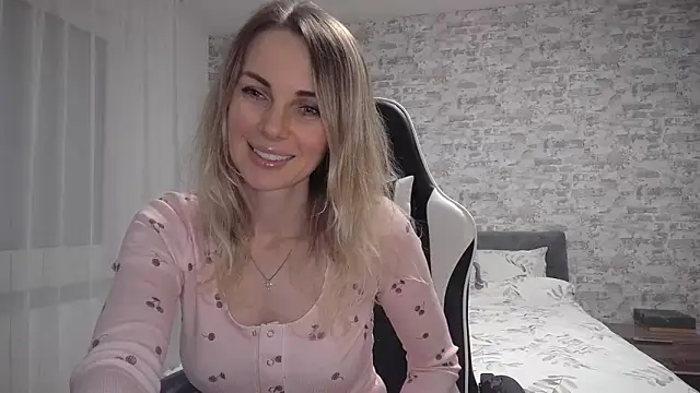 Snapshot of AlissonBia chatting on 11/02/25, 11:07 AlissonBia online show from 11/02/25, 11:07