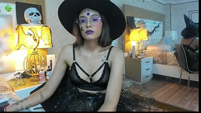 TaraaHot online show from 10/31/25, 03:29