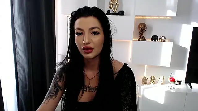 Snapshot of arianatattoos chatting on 01/07/25, 07:52 arianatattoos online show from 01/07/25, 07:52