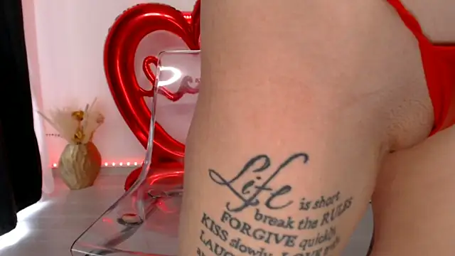 Snapshot of arianatattoos chatting on 02/12/25, 11:40 arianatattoos online show from 02/12/25, 11:40