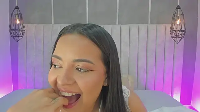 lea gray online show from 10/07/25, 07:33