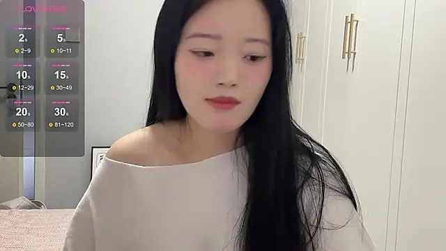 Snapshot of rose-u chatting on 10/17/25, 02:04 rose-u online show from 10/17/25, 02:04