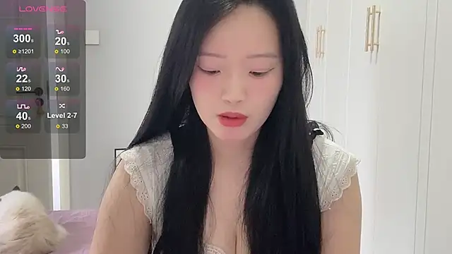 Snapshot of rose-u chatting on 10/21/25, 02:12 rose-u online show from 10/21/25, 02:12