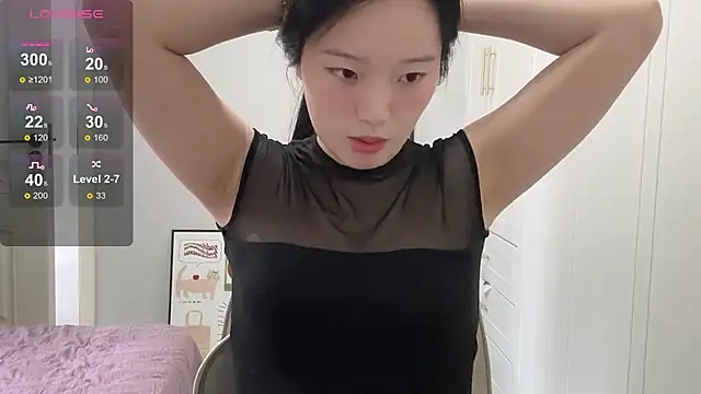 Snapshot of rose-u chatting on 10/22/25, 01:17 rose-u online show from 10/22/25, 01:17