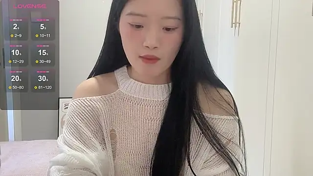 Snapshot of rose-u chatting on 11/18/25, 02:06 rose-u online show from 11/18/25, 02:06