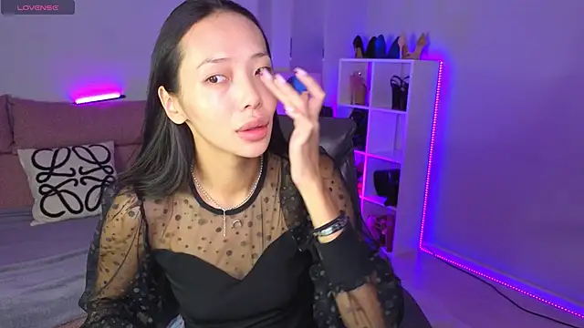 Snapshot of _MIURA_ chatting on 10/20/25, 12:55 MIURA online show from 10/20/25, 12:55