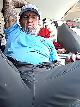 Snapshot of Hotbodyscottie chatting on 12/16/24, 03:22 Hotbodyscottie online show from 12/16/24, 03:22