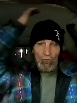 Snapshot of Hotbodyscottie chatting on 12/21/24, 10:06 Hotbodyscottie online show from 12/21/24, 10:06