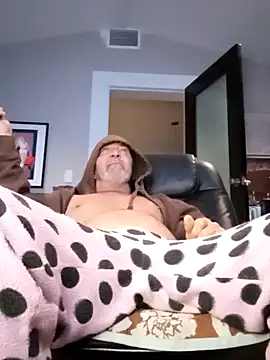 Snapshot of Hotbodyscottie chatting on 02/18/25, 10:49 Hotbodyscottie online show from 02/18/25, 10:49