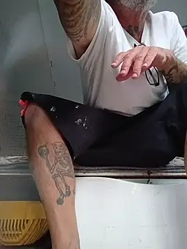 Snapshot of Hotbodyscottie chatting on 11/15/25, 10:26 Hotbodyscottie online show from 11/15/25, 10:26