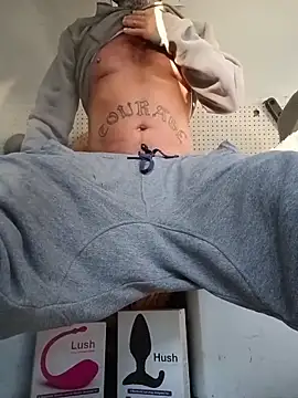 Snapshot of Hotbodyscottie chatting on 11/16/25, 12:44 Hotbodyscottie online show from 11/16/25, 12:44