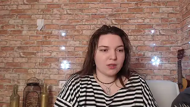 Snapshot of Amelia_Kiss_ chatting on 12/31/24, 12:43 Amelia Kiss online show from 12/31/24, 12:43