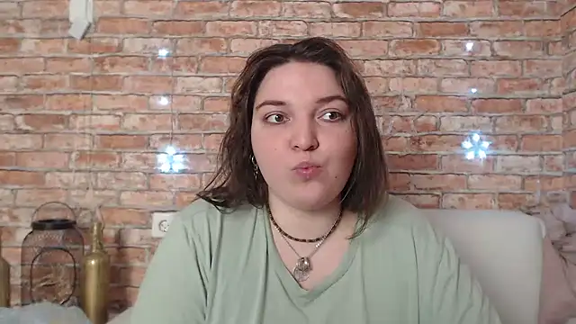 Snapshot of Amelia_Kiss_ chatting on 01/17/25, 03:45 Amelia Kiss online show from 01/17/25, 03:45