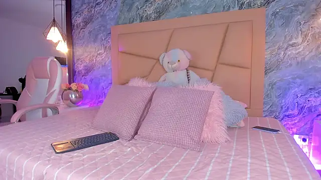 Snapshot of _Hollywood_1 chatting on 10/07/25, 06:54 Hollywood 1 online show from 10/07/25, 06:54