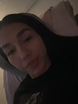 Snapshot of Lia_issabella chatting on 10/22/25, 02:45 Lia issabella online show from 10/22/25, 02:45