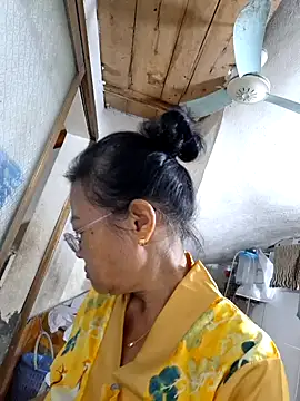 Snapshot of Hotestlove chatting on 10/24/25, 01:24 Hotestlove online show from 10/24/25, 01:24