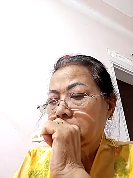 Snapshot of Hotestlove chatting on 10/24/25, 01:29 Hotestlove online show from 10/24/25, 01:29