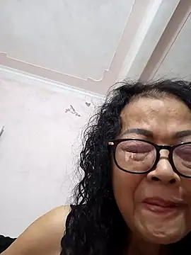 Snapshot of Hotestlove chatting on 10/31/25, 01:56 Hotestlove online show from 10/31/25, 01:56