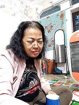 Snapshot of Hotestlove chatting on 11/18/25, 11:15 Hotestlove online show from 11/18/25, 11:15