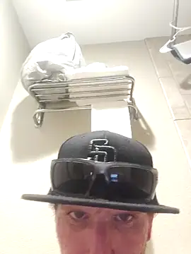 Snapshot of Crackkers chatting on 12/23/24, 09:59 Crackkers online show from 12/23/24, 09:59