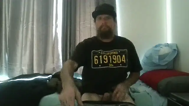 Snapshot of Crackkers chatting on 02/17/25, 04:26 Crackkers online show from 02/17/25, 04:26