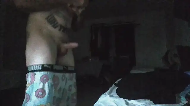 Snapshot of Crackkers chatting on 10/15/25, 08:36 Crackkers online show from 10/15/25, 08:36