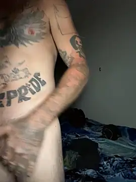 Snapshot of Crackkers chatting on 10/17/25, 05:10 Crackkers online show from 10/17/25, 05:10