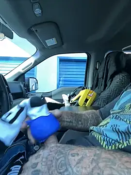 Snapshot of Crackkers chatting on 10/18/25, 02:51 Crackkers online show from 10/18/25, 02:51