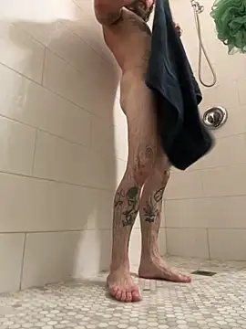 Snapshot of Crackkers chatting on 10/20/25, 04:57 Crackkers online show from 10/20/25, 04:57