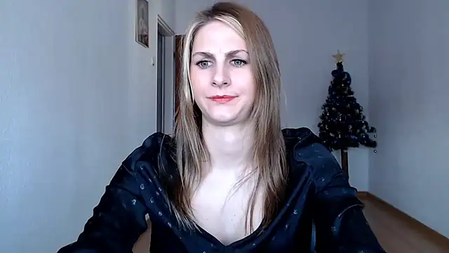 Snapshot of DagmarieFlirt chatting on 12/30/24, 10:21 DagmarieFlirt online show from 12/30/24, 10:21