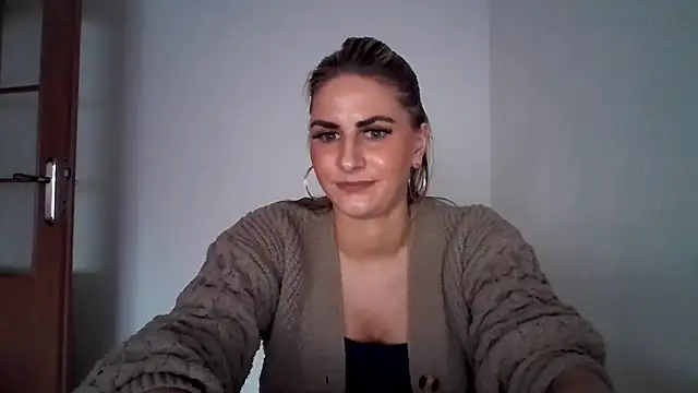 Snapshot of DagmarieFlirt chatting on 02/11/25, 04:56 DagmarieFlirt online show from 02/11/25, 04:56