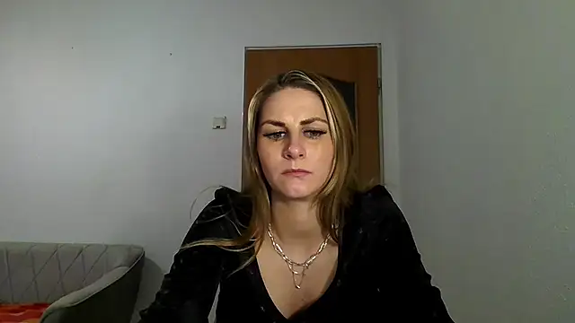 Snapshot of DagmarieFlirt chatting on 02/17/25, 09:19 DagmarieFlirt online show from 02/17/25, 09:19