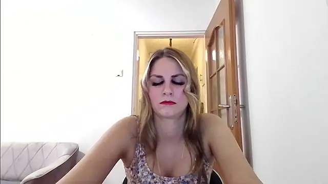 Snapshot of DagmarieFlirt chatting on 02/28/25, 07:14 DagmarieFlirt online show from 02/28/25, 07:14