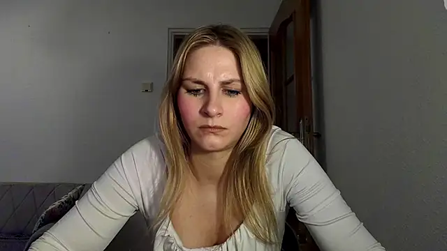 Snapshot of DagmarieFlirt chatting on 03/20/25, 09:24 DagmarieFlirt online show from 03/20/25, 09:24