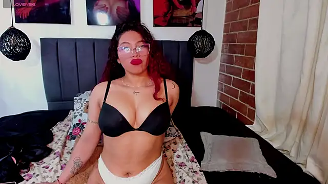 kyliejenner hot online show from 09/22/25, 04:14