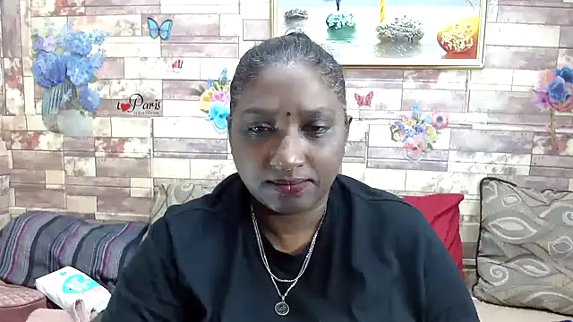 Snapshot of Indian_tracy chatting on 10/11/25, 08:24 Indian tracy online show from 10/11/25, 08:24