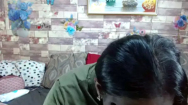 Snapshot of Indian_tracy chatting on 10/24/25, 10:00 Indian tracy online show from 10/24/25, 10:00