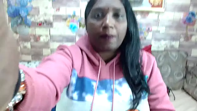 Snapshot of Indian_tracy chatting on 10/29/25, 07:48 Indian tracy online show from 10/29/25, 07:48