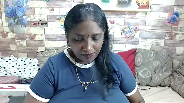 Snapshot of Indian_tracy chatting on 10/30/25, 07:47 Indian tracy online show from 10/30/25, 07:47