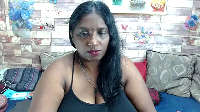 Snapshot of Indian_tracy chatting on 11/11/25, 10:32 Indian tracy online show from 11/11/25, 10:32