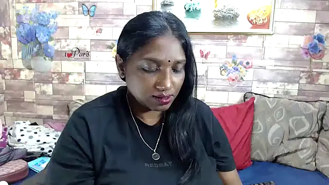 Snapshot of Indian_tracy chatting on 11/12/25, 07:24 Indian tracy online show from 11/12/25, 07:24